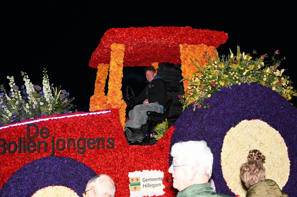 ../Images/Verlicht bloemencorso 2024 055.jpg